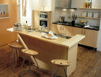 Riva kitchen with a maple breakfast bar and stools